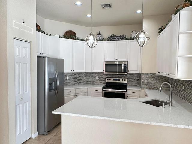 5542 Boynton Gardens Dr, Boynton Beach, FL 33437