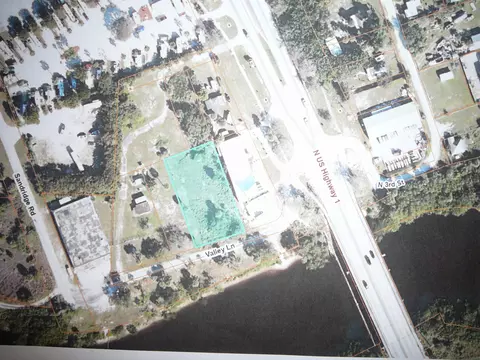 904 Valley Ln, Fort Pierce, FL 34946