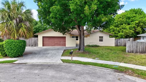 8930 Saddlecreek Dr, Boca Raton, FL 33496