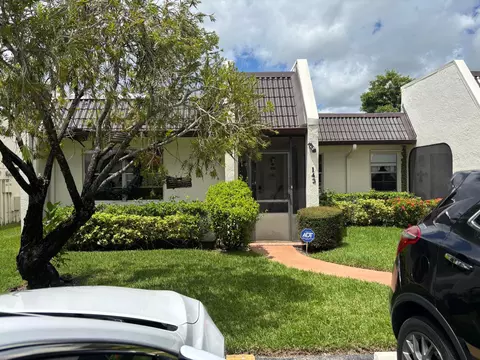 143 Lake Susan Dr, West Palm Beach, FL 33411
