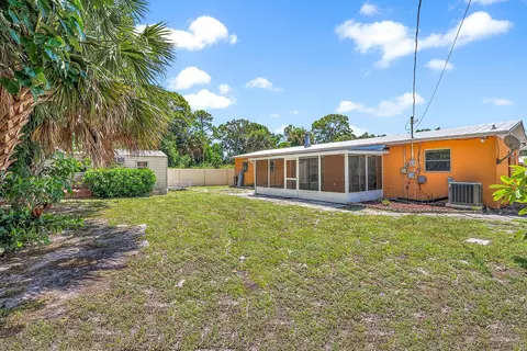 1017 SE 16th Ct, Stuart, FL 34996 photo 5