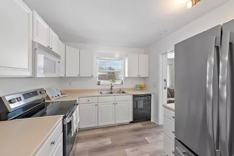 1017 SE 16th Ct, Stuart, FL 34996 photo 9