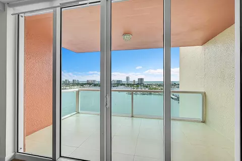 2640 Lake Shore Dr #2011, Riviera Beach, FL 33404