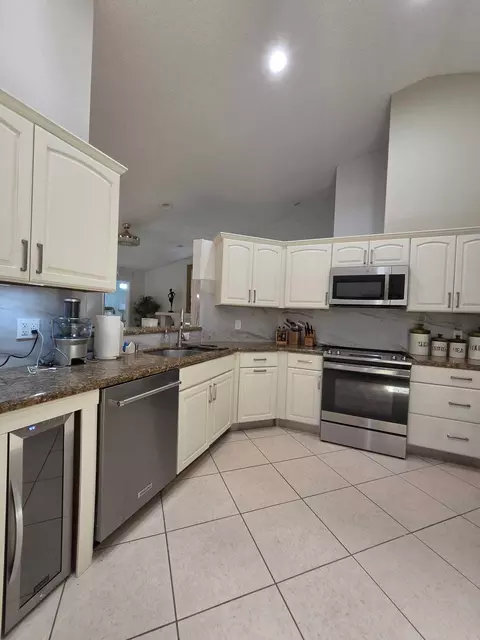 115 Ramblewood Cir, Royal Palm Beach, FL 33411