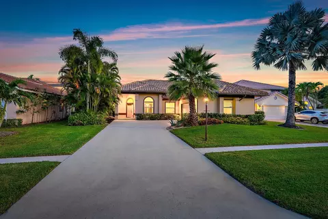 9231 Cypress Hollow Dr, Palm Beach Gardens, FL 33418