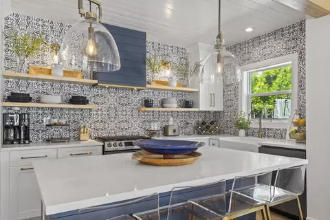 711 SW 27th Way, Boynton Beach, FL 33435