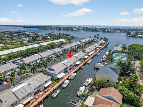 718 NE 12th Ter #4, Boynton Beach, FL 33435