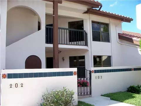6070 SE Martinique Dr #103, Stuart, FL 34997