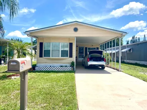 19 Camino Del Rio, Port Saint Lucie, FL 34952