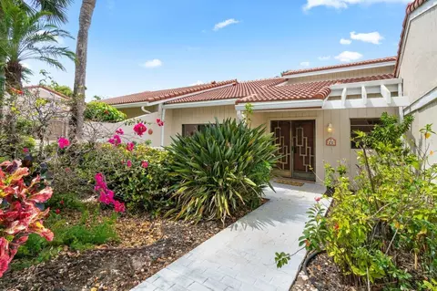 25 Glens Dr W, Boynton Beach, FL 33436