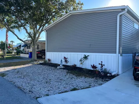 2455 SE Penny Ln, Stuart, FL 34994 photo 9
