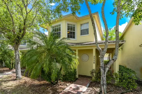 2558 SE Pineland Dr, Port Saint Lucie, FL 34952