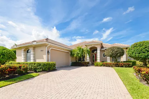 8821 One Putt Pl, Port Saint Lucie, FL 34986