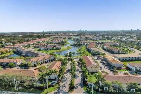 4199 Napoli Lake Dr, Riviera Beach, FL 33410