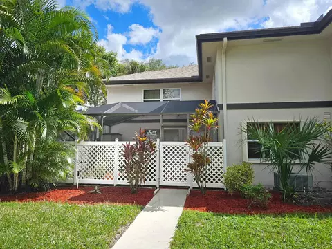 46 Essex Ct #A, Royal Palm Beach, FL 33411