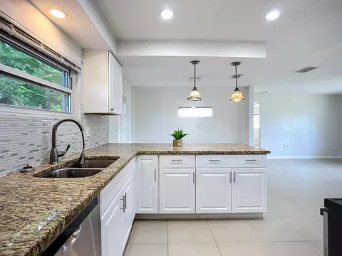 2411 55th Ave W, Bradenton, FL 34207 photo 12