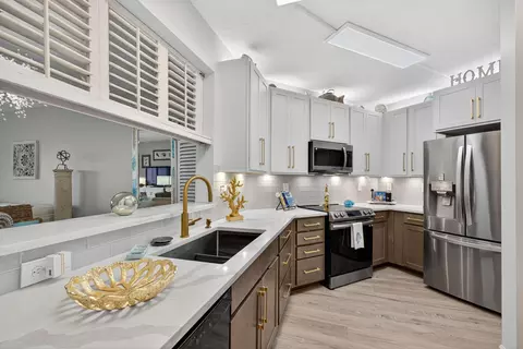 200 Uno Lago Dr #402, Juno Beach, FL 33408