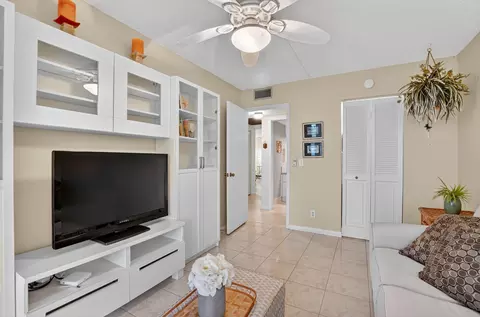 1049 Wolverton C, Boca Raton, FL 33434 photo 18