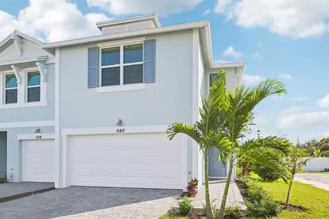540 Salisbury Cir, Fort Pierce, FL 34982