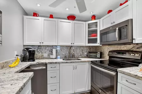 27 Fanshaw A, Boca Raton, FL 33434