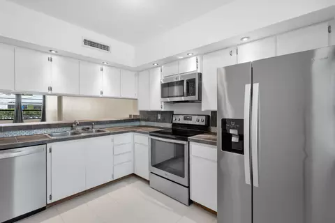 3716 Whitehall Dr #103, West Palm Beach, FL 33401