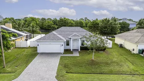 2009 SE South Buttonwood Dr, Port Saint Lucie, FL 34952