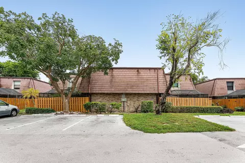 7526 Courtyard Run E, Boca Raton, FL 33433 photo 2