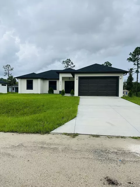 1013 Barcelona St E, Lehigh Acres, FL 33974