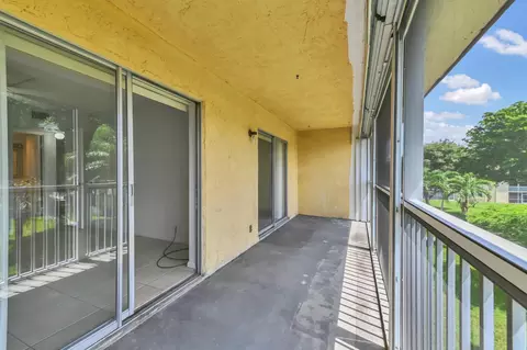 700 Village Green Ct #314, Palm Springs, FL 33461