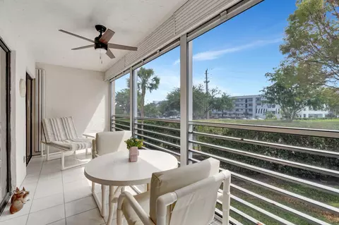 3154 Via Poinciana #211, Lake Worth, FL 33467