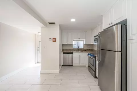 9523 S Hollybrook Lake Dr #107, Pembroke Pines, FL 33025