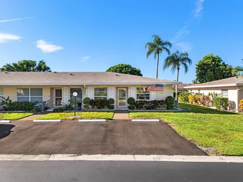 8904 Warwick Dr #425, Boca Raton, FL 33433