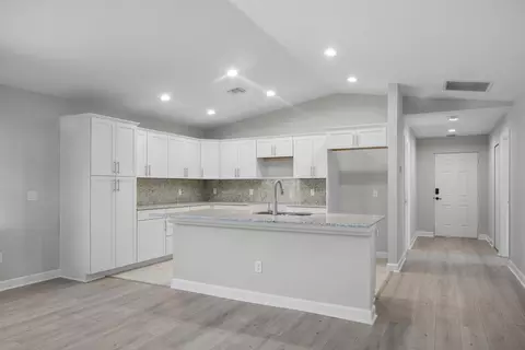 33 Lagos Del Norte, Fort Pierce, FL 34951