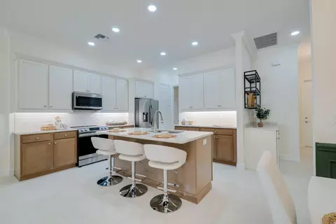 2005 Bridgepointe Cir #98, Vero Beach, FL 32967
