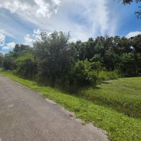 3819 NW 21st Ave, Okeechobee, FL 34972 photo 3