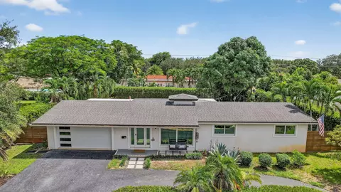 382 S Fig Tree Ln, Plantation, FL 33317