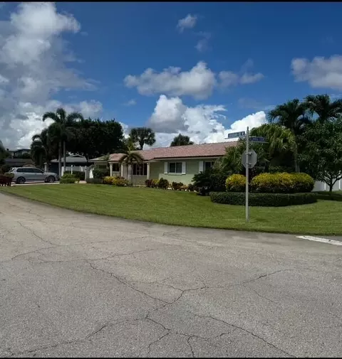 1915 Arabian Rd W, Lake Clarke Shores, FL 33406
