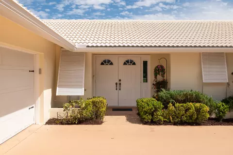 2811 SE Fairway W, Stuart, FL 34997 photo 2