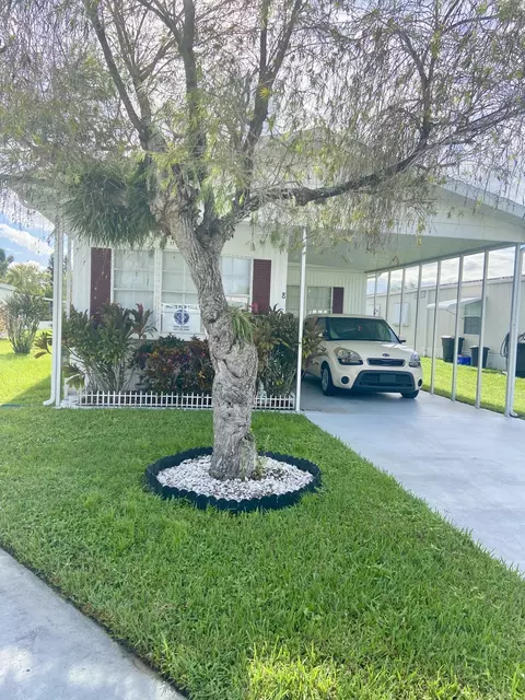 8 Florencia Ln, Port Saint Lucie, FL 34952