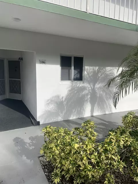 2 Garden St #106M, Tequesta, FL 33469