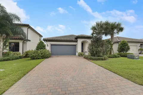 534 SE Crathes St, Port Saint Lucie, FL 34984