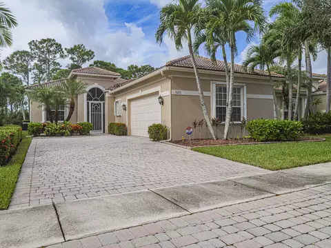 6871 SE Twin Oaks Cir, Stuart, FL 34997