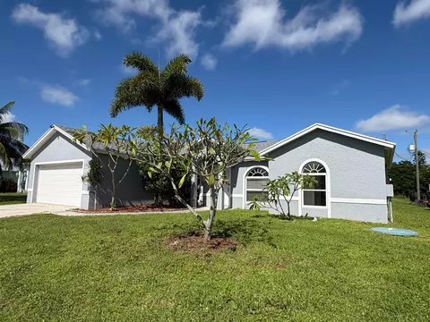 441 SE Starflower Ave, Port Saint Lucie, FL 34983
