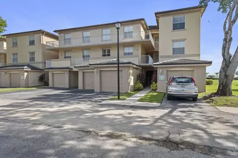2060 Greenview Shores Blvd #323, Wellington, FL 33414