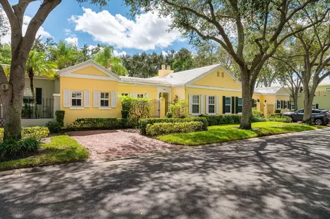 5906 Michaux St, Boca Raton, FL 33433