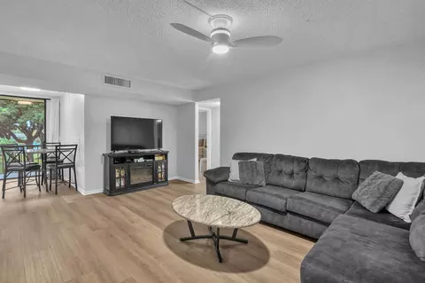 5190 Las Verdes Cir #214, Delray Beach, FL 33484
