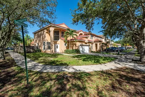 2502 Ambassador Ave, Hollywood, FL 33026