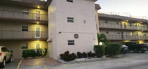 721 Lori Dr #105, Palm Springs, FL 33461