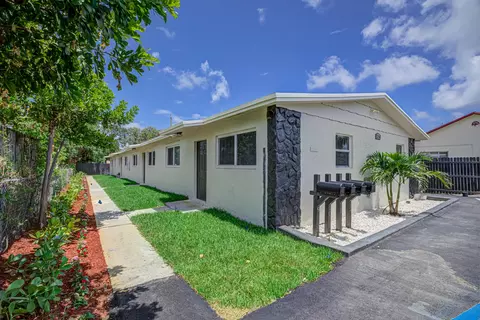 1216 N 16th Ave #10, FL 33460
