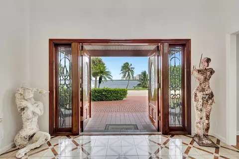1141 Pine Point Rd, West Palm Beach, FL 33404